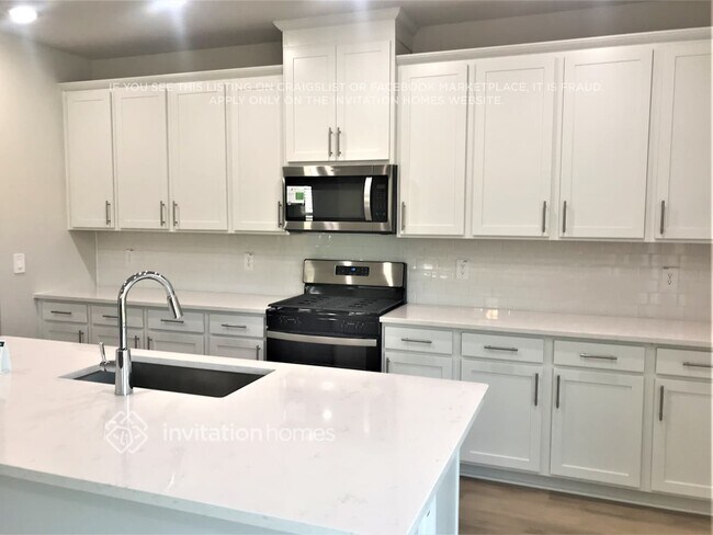 Building Photo - 559 White Birch Ln