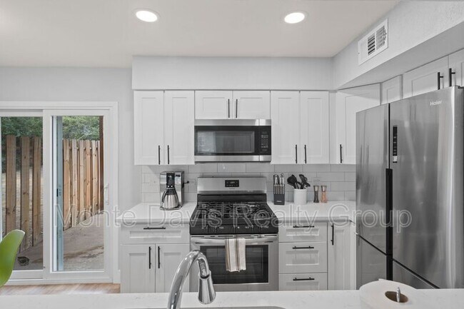 Foto del edificio - 2504 Manor Cir