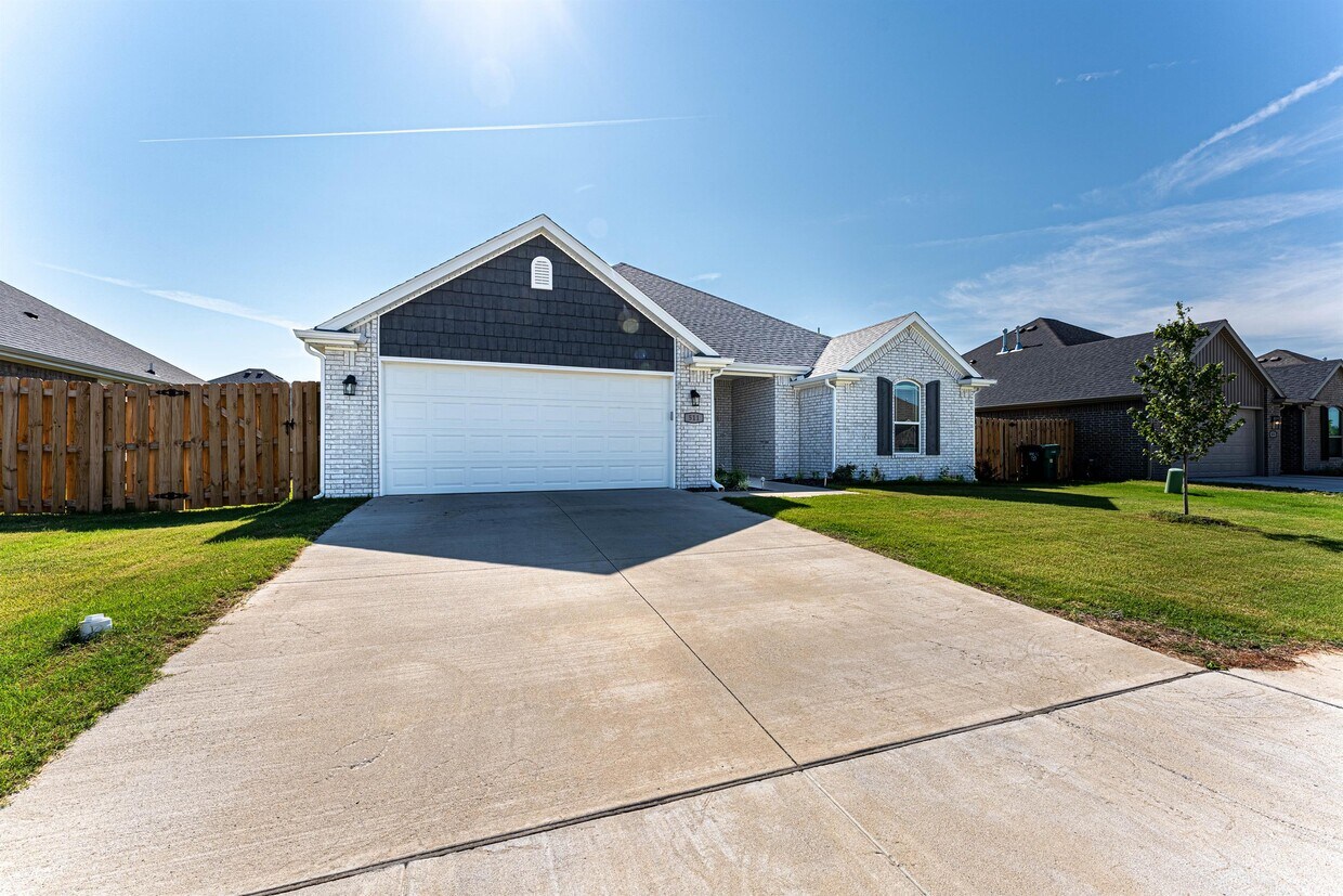 511 Peach Ave, Centerton, AR 72719 - House Rental in Centerton, AR ...
