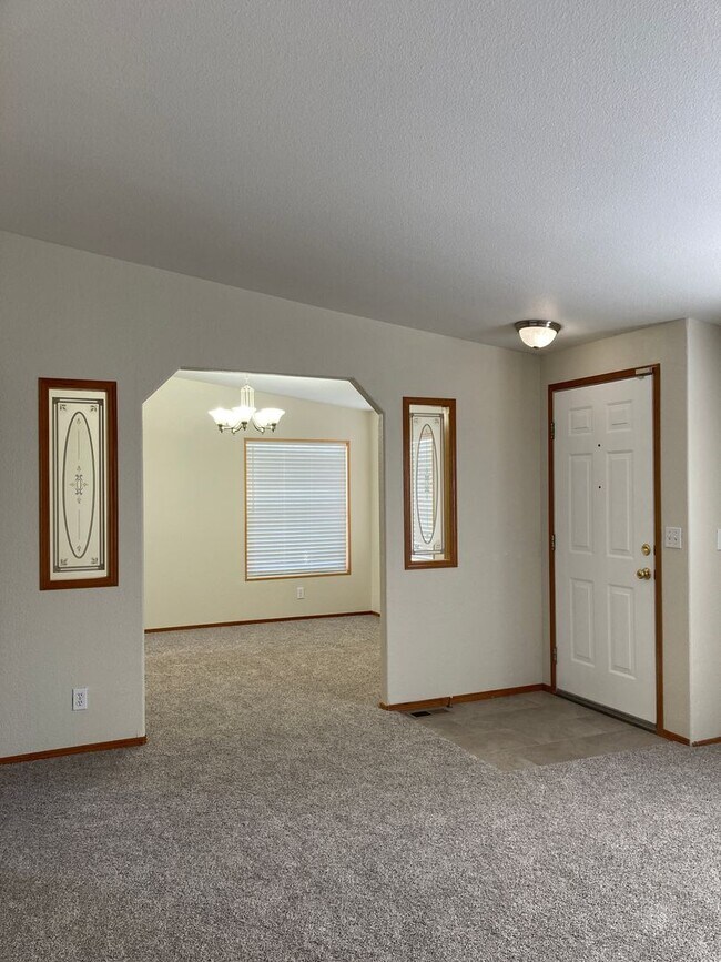 Foto del edificio - One Acre with 1728 SF  Home for Rent