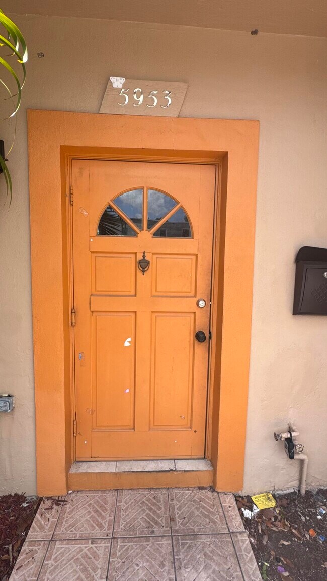 Foto del edificio - 5953 NW 24th Ct