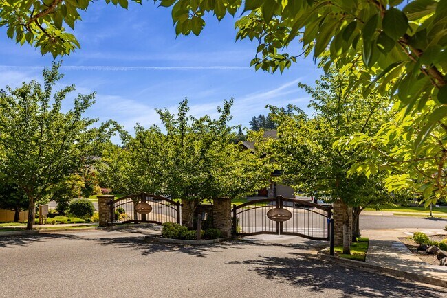 Foto del edificio - Four Bedroom Home + Bonus & Den in Gated C...