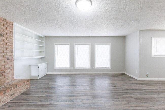 Building Photo - 5401 7th St