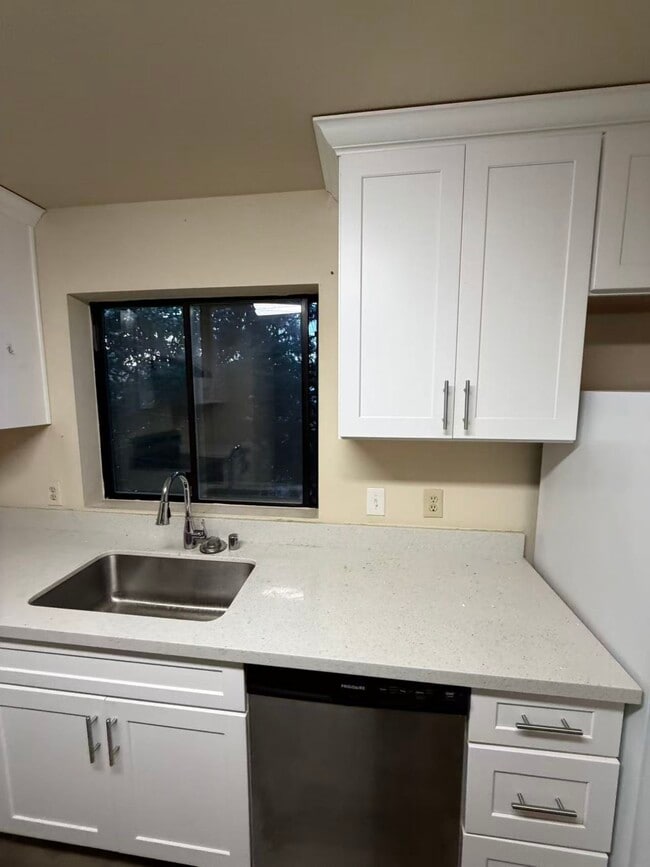 Building Photo - 8430 Delridge Way SW