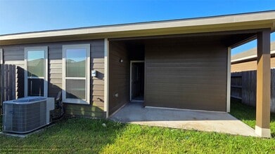 Building Photo - 9760 Grosbeak Ln
