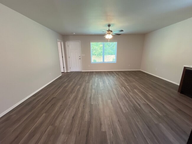 Building Photo - Pre-Leasing Now | Newer 3-Bedroom, 2-Bath Home in Springdale