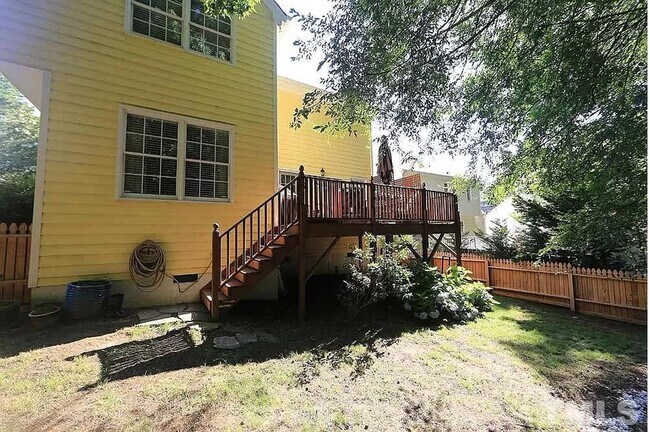 Foto del edificio - Charming 3 Bedroom w/2 Car Garage!