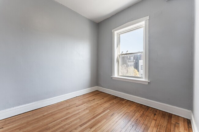 Building Photo - 3826 N Ashland Ave
