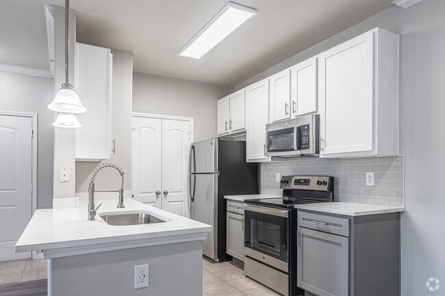 1BR, 1BA - 751SF - The Lynx