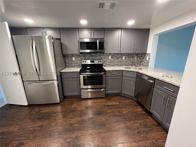 Building Photo - 6655 Racquet Club Dr