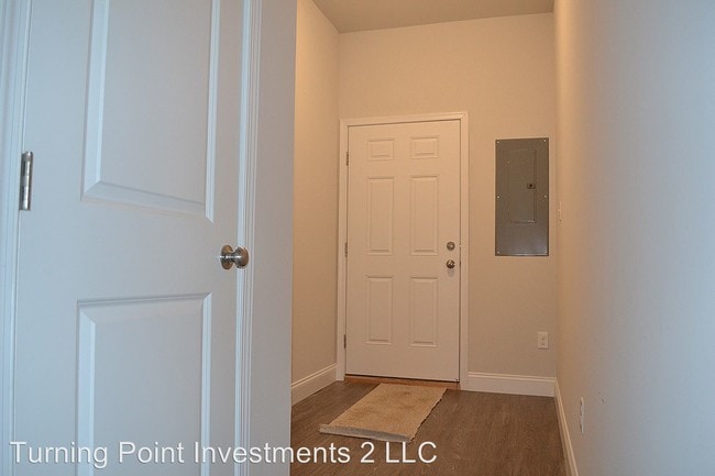 Building Photo - 108 W Main St