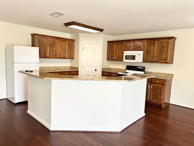 Building Photo - 2 Bedroom 1 Bath - End Unit Apartment (40%...