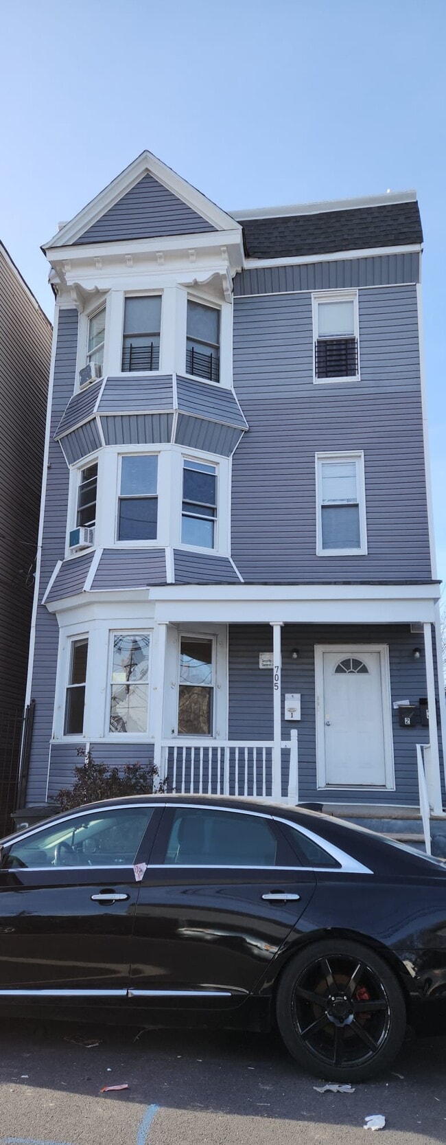 Building Photo - 705 S 18th St