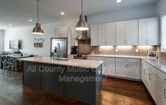 Building Photo - 3009 Delaware Ave