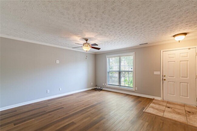 Foto del edificio - 5550 Strathmoor Manor Cir