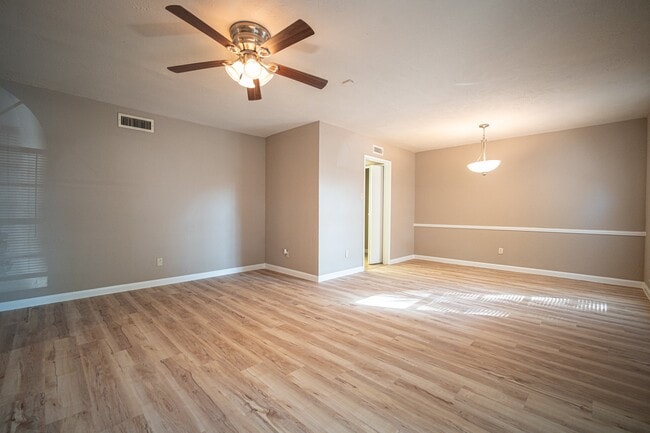 Foto del edificio - 2026 Quail Valley E Dr