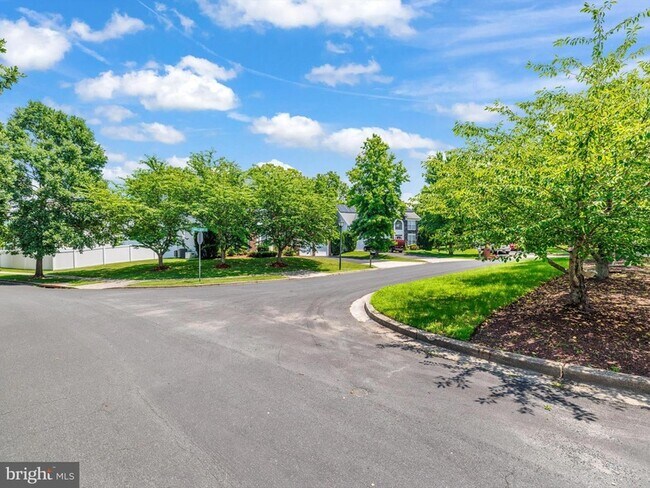 Foto del edificio - 7304 Checkerberry Way
