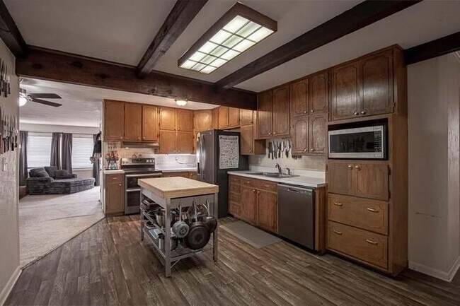 Foto del edificio - 7704 E 50th Terrace