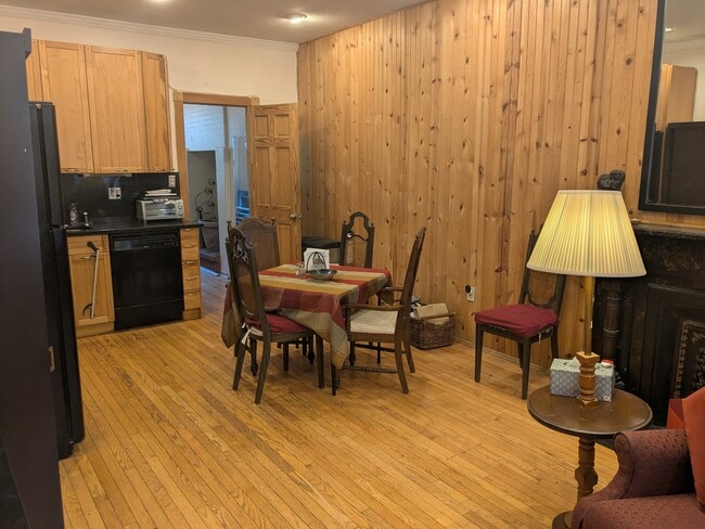 Open floor living/diningkitchen - 314 Alexander Ave