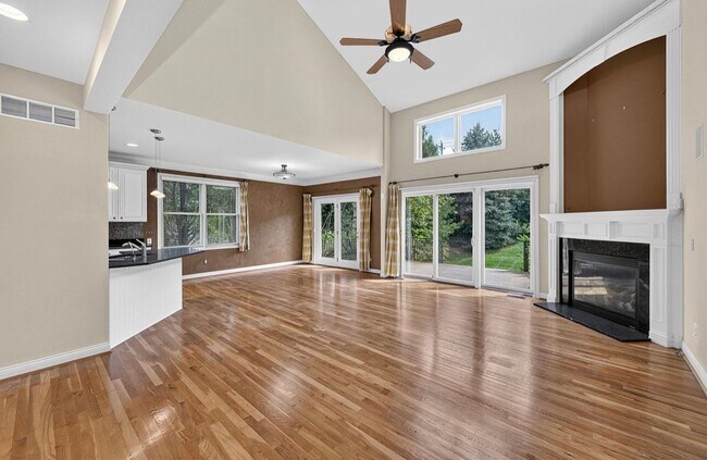 Foto del edificio - 6470 Royal Liverpool Ln