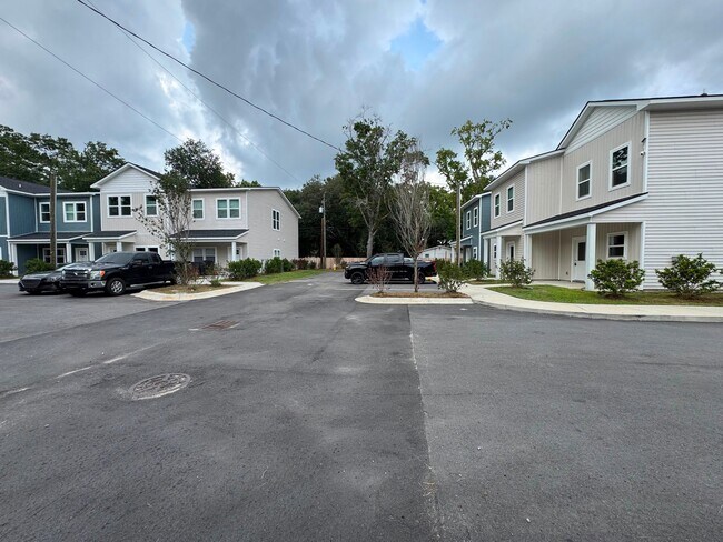 Photo - 5739 Murray Dr (Hanahan, SC) Townhome
