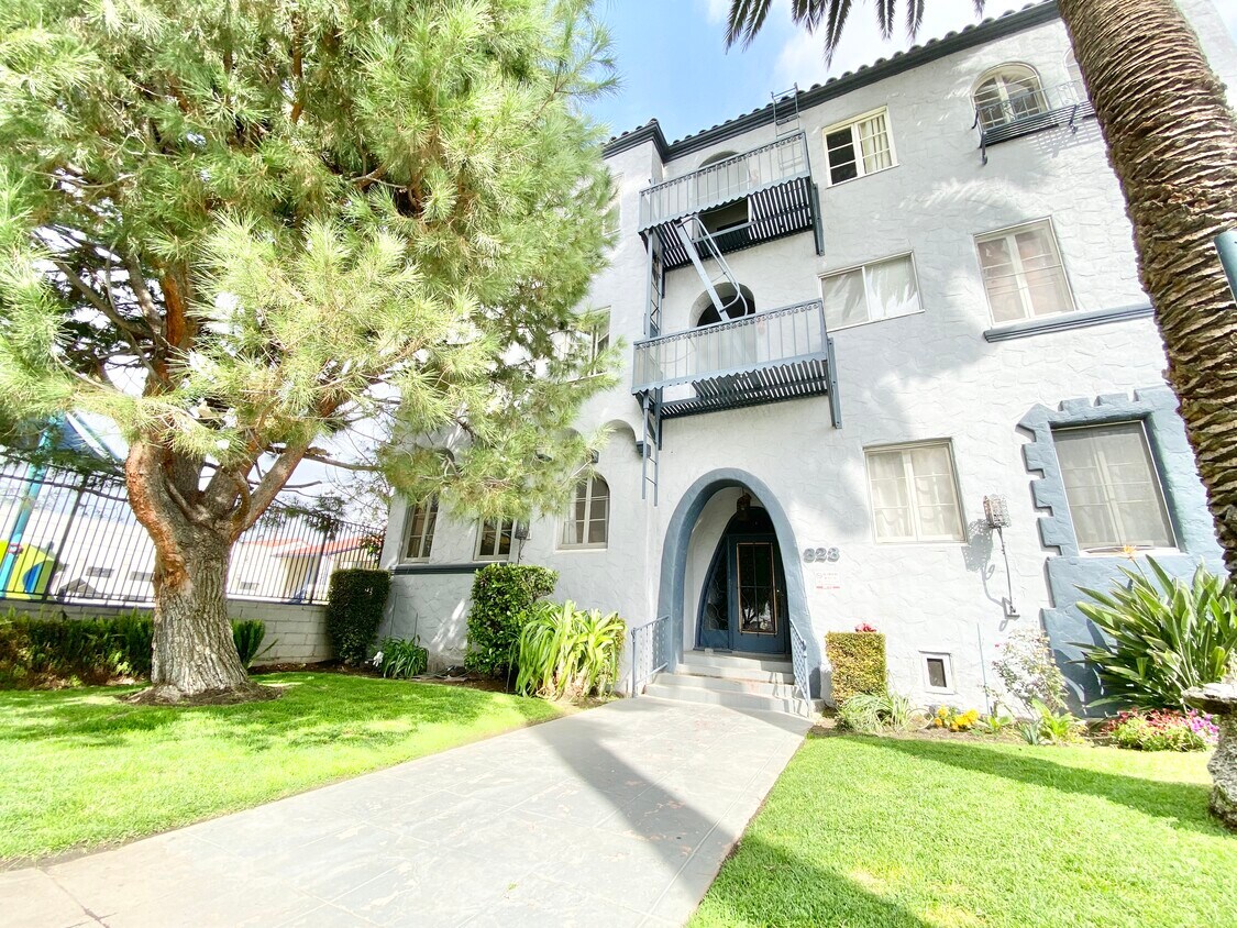 Primary Photo - 323 E Lomita Ave