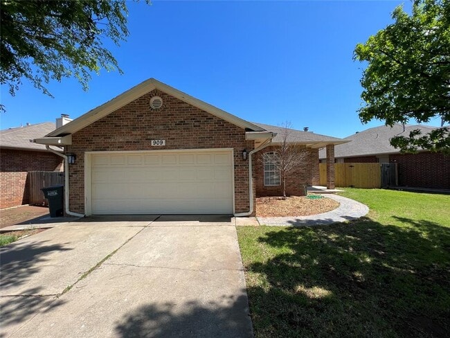 Building Photo - 909 Pruett Dr