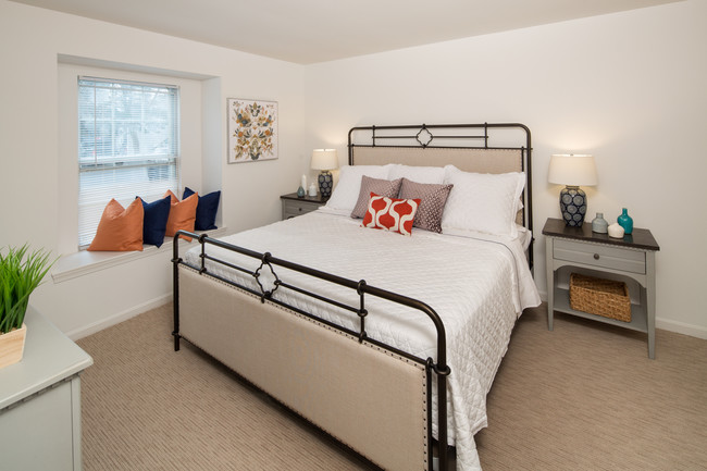 Westridge Gardens Renovated Master Bedroom - Westridge Gardens Luxury Rental Apartments