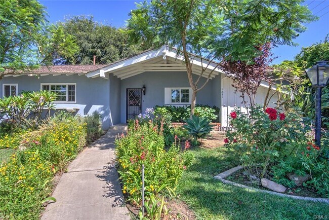 Building Photo - 12472 Woodlawn Ave