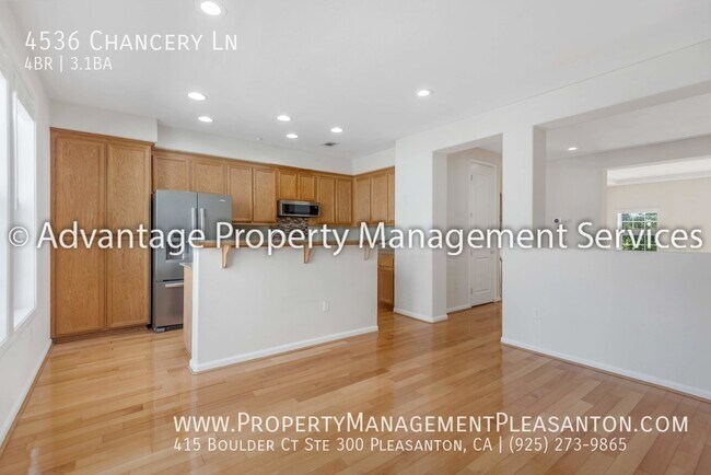 Building Photo - 4 Bed/ 3.5 bath, 2112 sq ft townhouse acro...