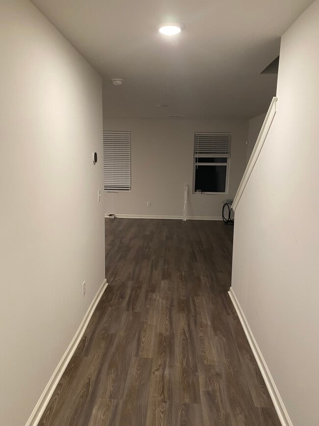 Building Photo - 427 Silo Ct