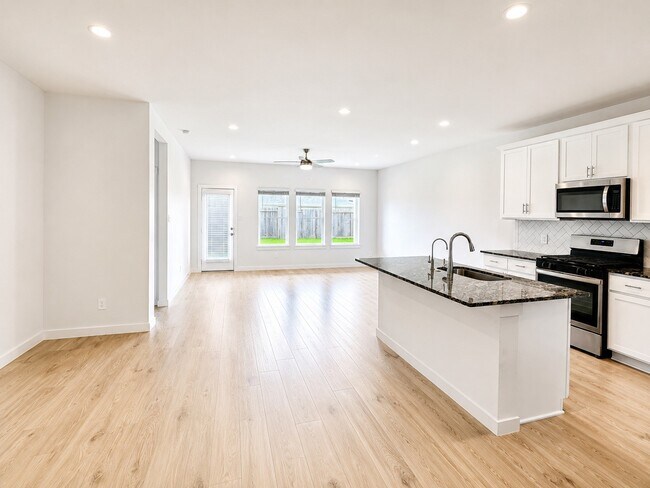 Building Photo - 7807 Acqua Pulita Ln