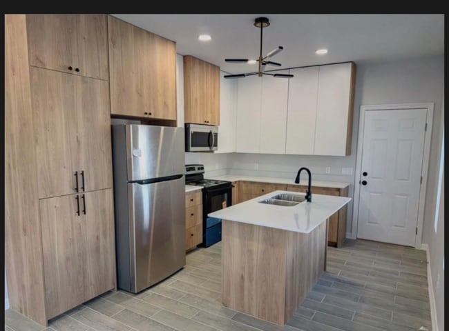 Foto del edificio - 705 N Emerald Ave