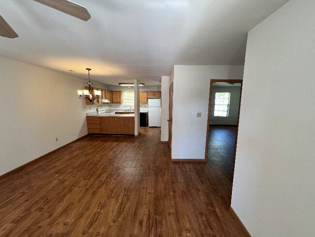 Building Photo - 133 E Hunters Ridge