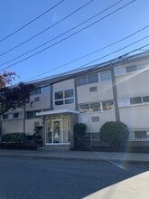 Building Photo - 7 Spruce St