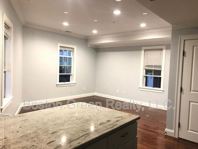 Photo - 140 Marcella St House