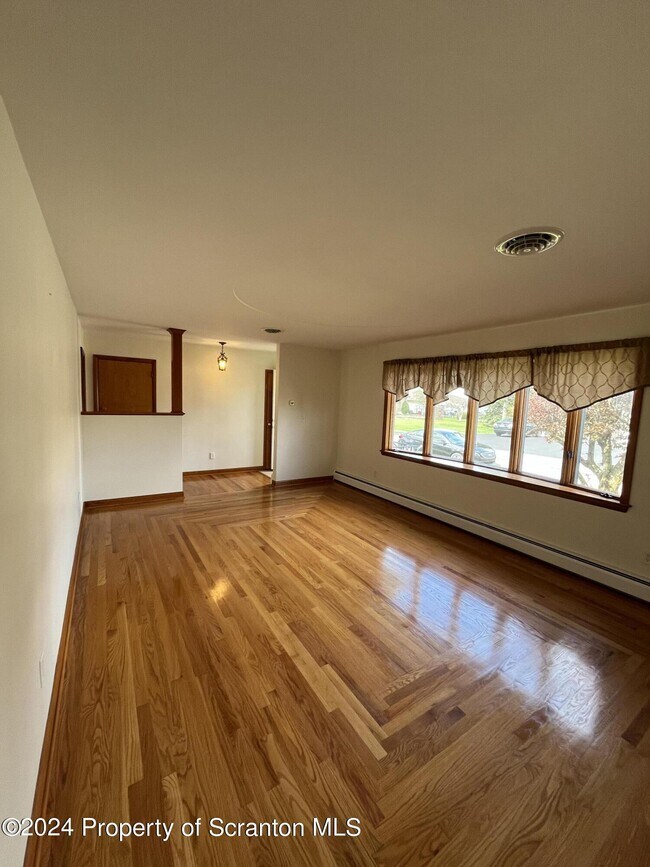 Foto del edificio - 307 Ross St