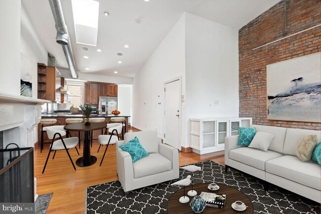 Building Photo - 1704 19th St NW