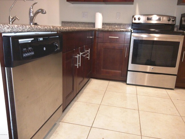 Building Photo - 11332 Estancia Villa Dr