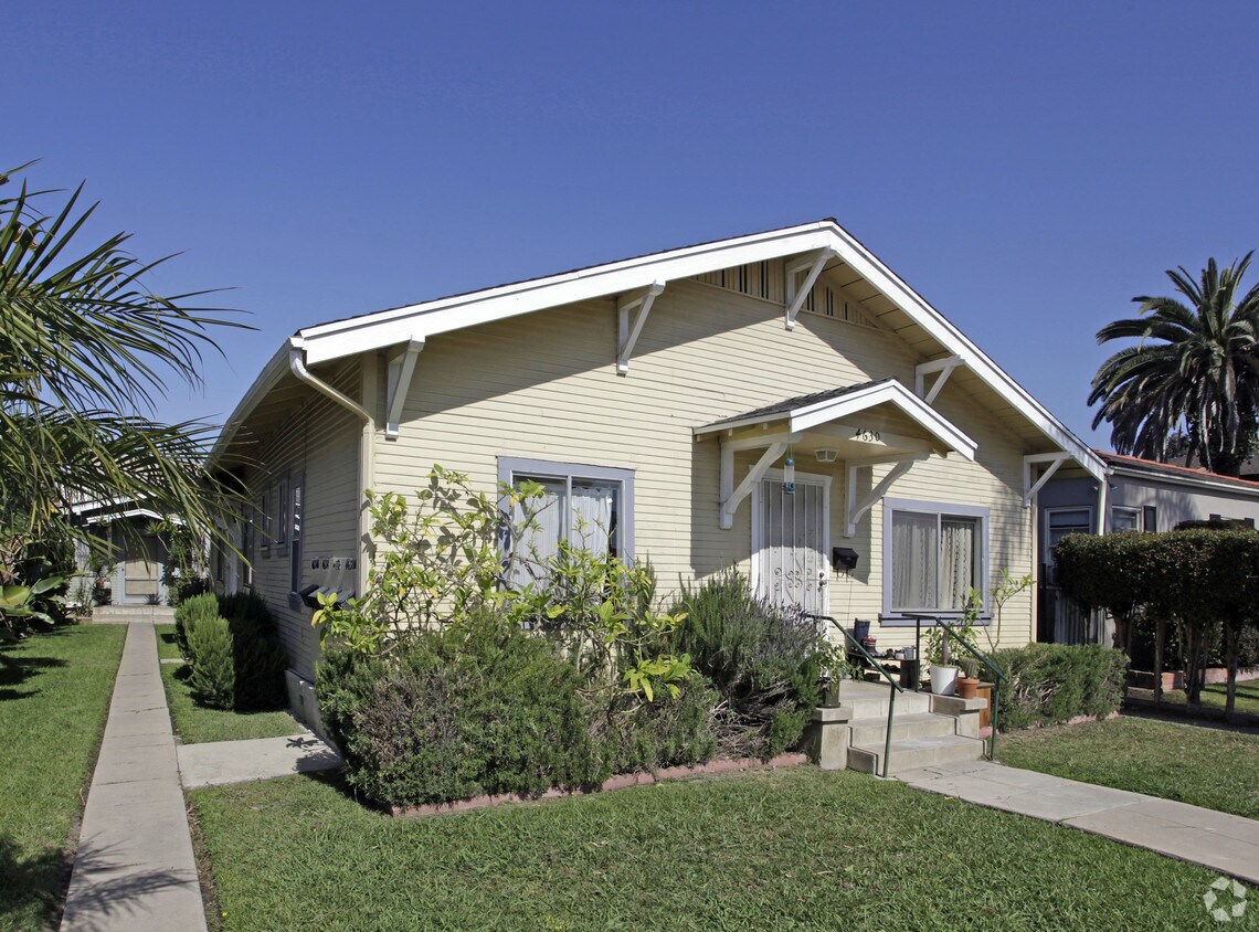 Foto del edificio - 4630-4634 1/2 North Ave