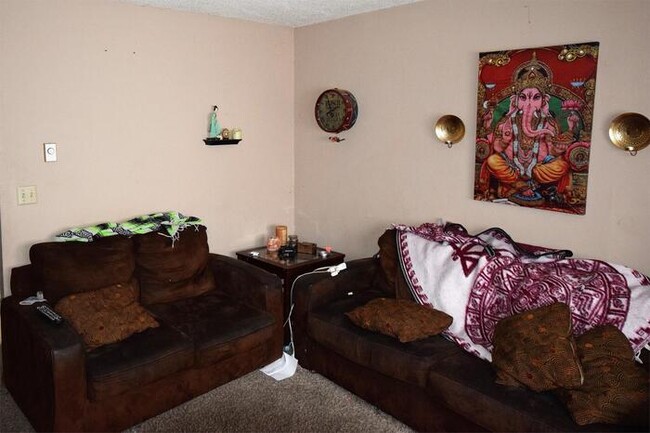 Building Photo - 2 Bedroom Town Home-Fox Crossings
