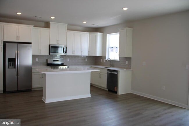 Building Photo - 715 Platinum Dr
