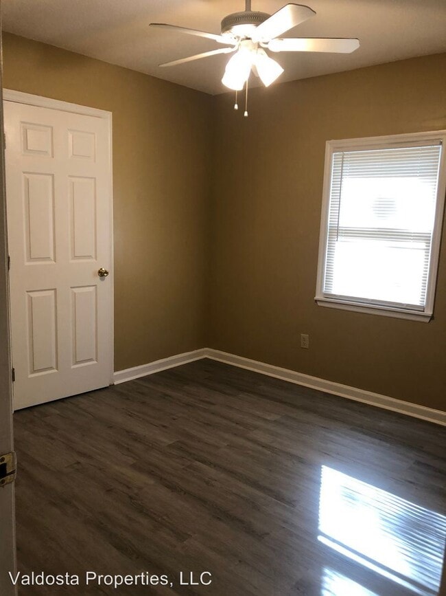 Building Photo - 3 br, 1 bath House - 907 Ponderosa Drive
