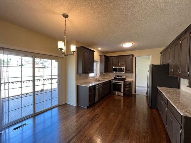 Foto del edificio - 14220 W 128th St
