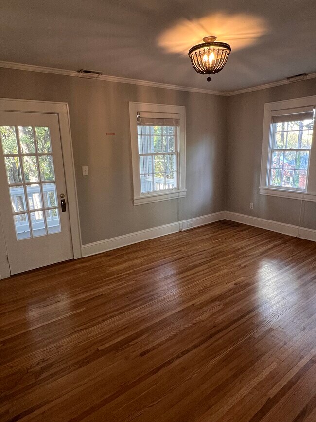 Foto del edificio - 124 N Laurel Ave