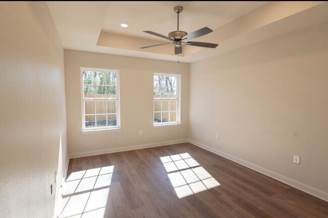 Building Photo - 8435 Garrett Dr