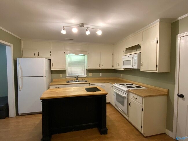 Building Photo - 108 Pat St