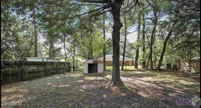 Building Photo - 2233 Vickers Dr
