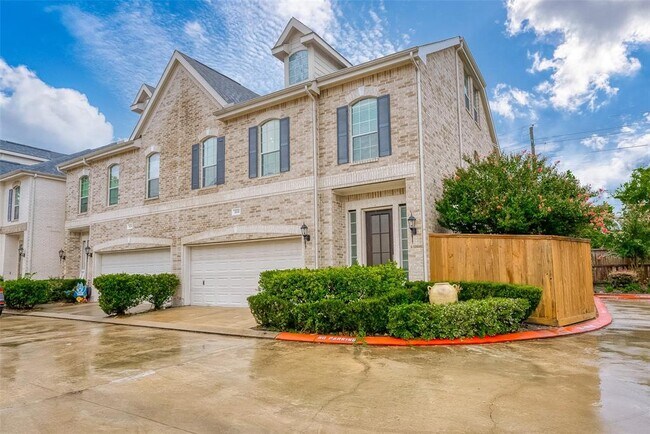 Building Photo - 3202 Holly Shores Dr