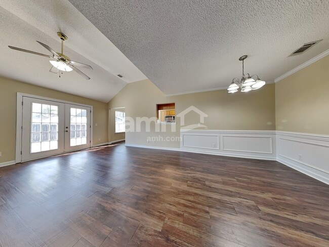 Building Photo - 109 W Tahoe Dr